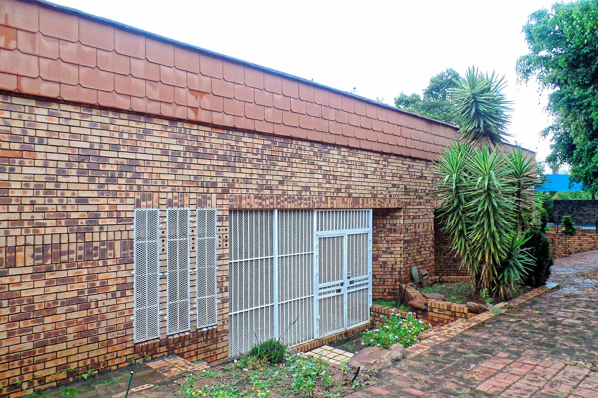 Secure 5 Bed Houses For Sale in Silverton