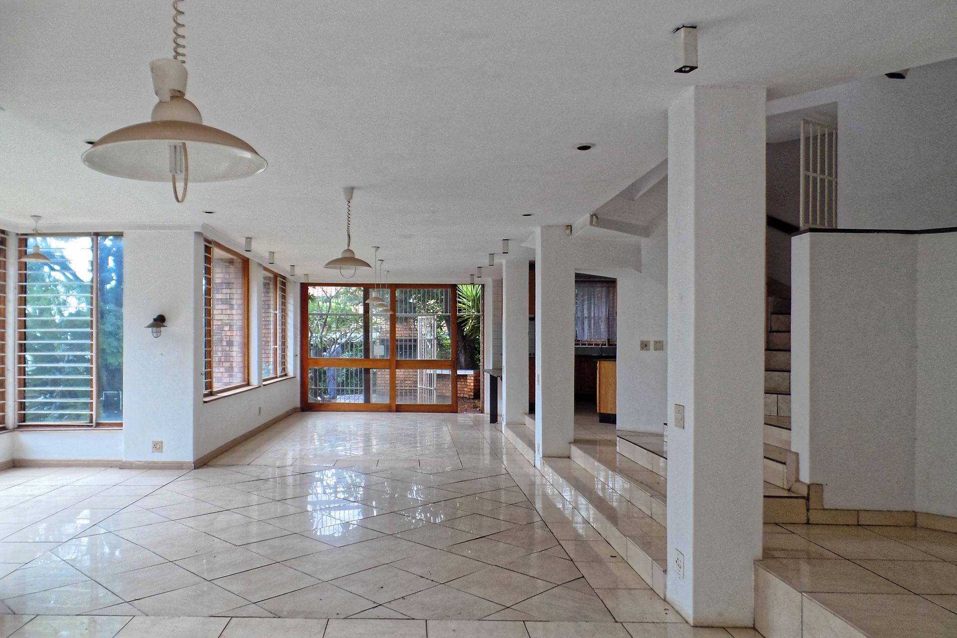 Secure 5 Bed Houses For Sale in Silverton