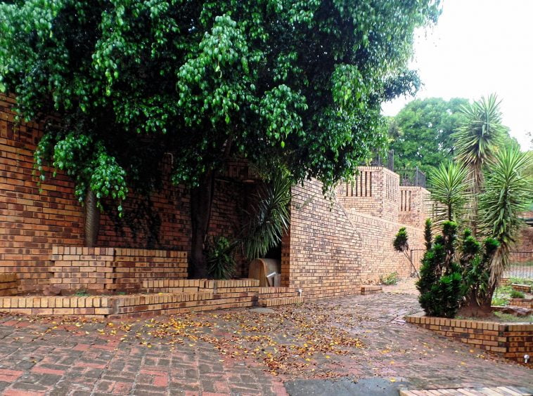 Secure 5 Bed Houses For Sale in Silverton