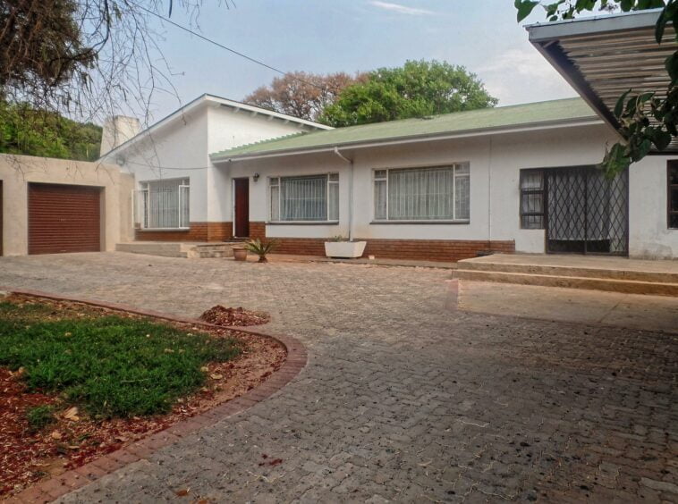 4-Bed House for sale in Meyerspark