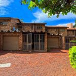 Townhouse 4 sale in Weavind Park