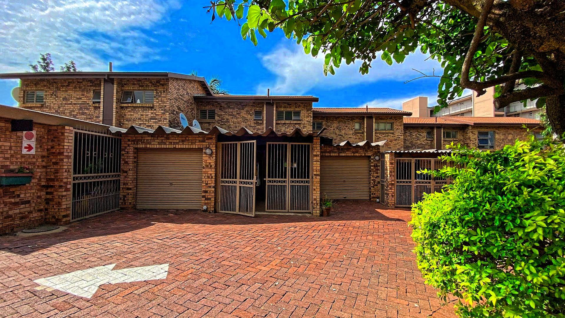 Townhouse 4 sale in Weavind Park