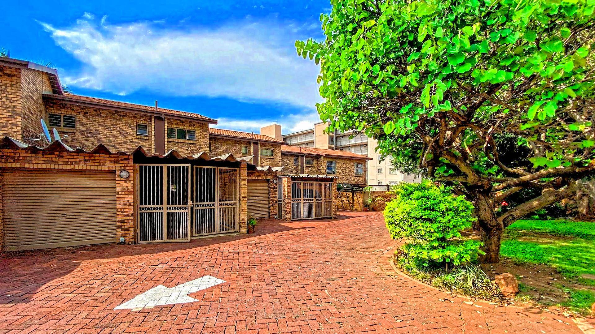 Townhouse 4 sale in Weavindpark