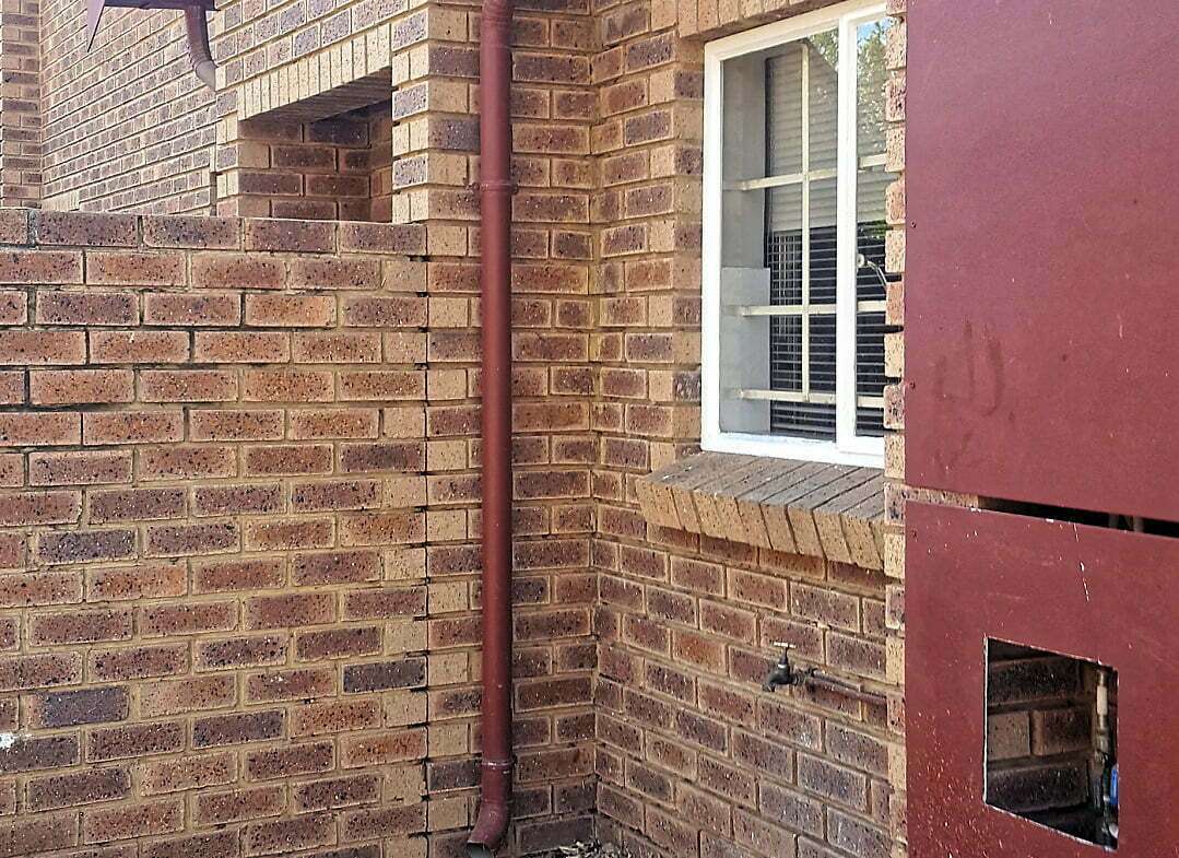 1079