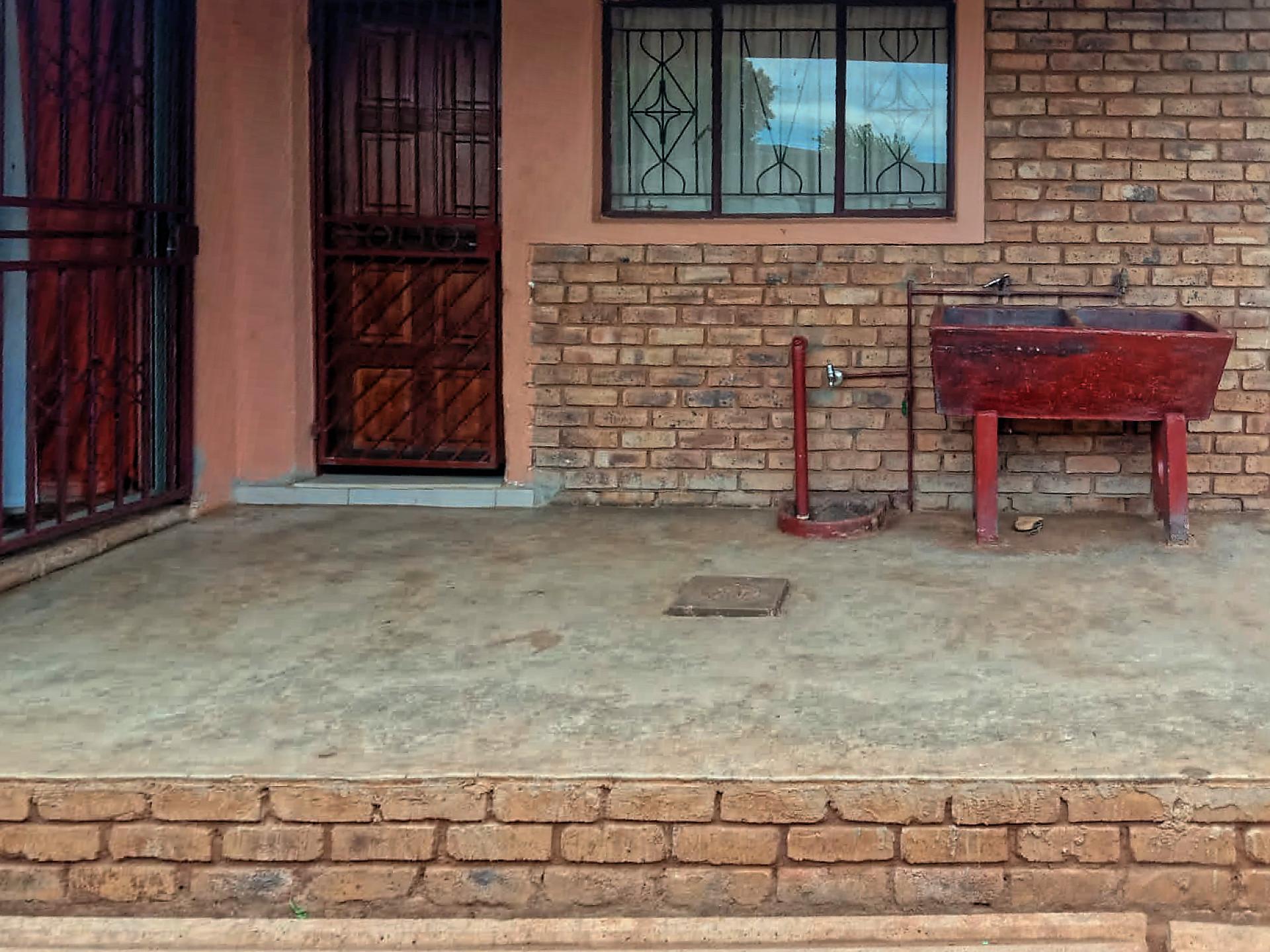 2-Bed House for Sale in Mahube Valley