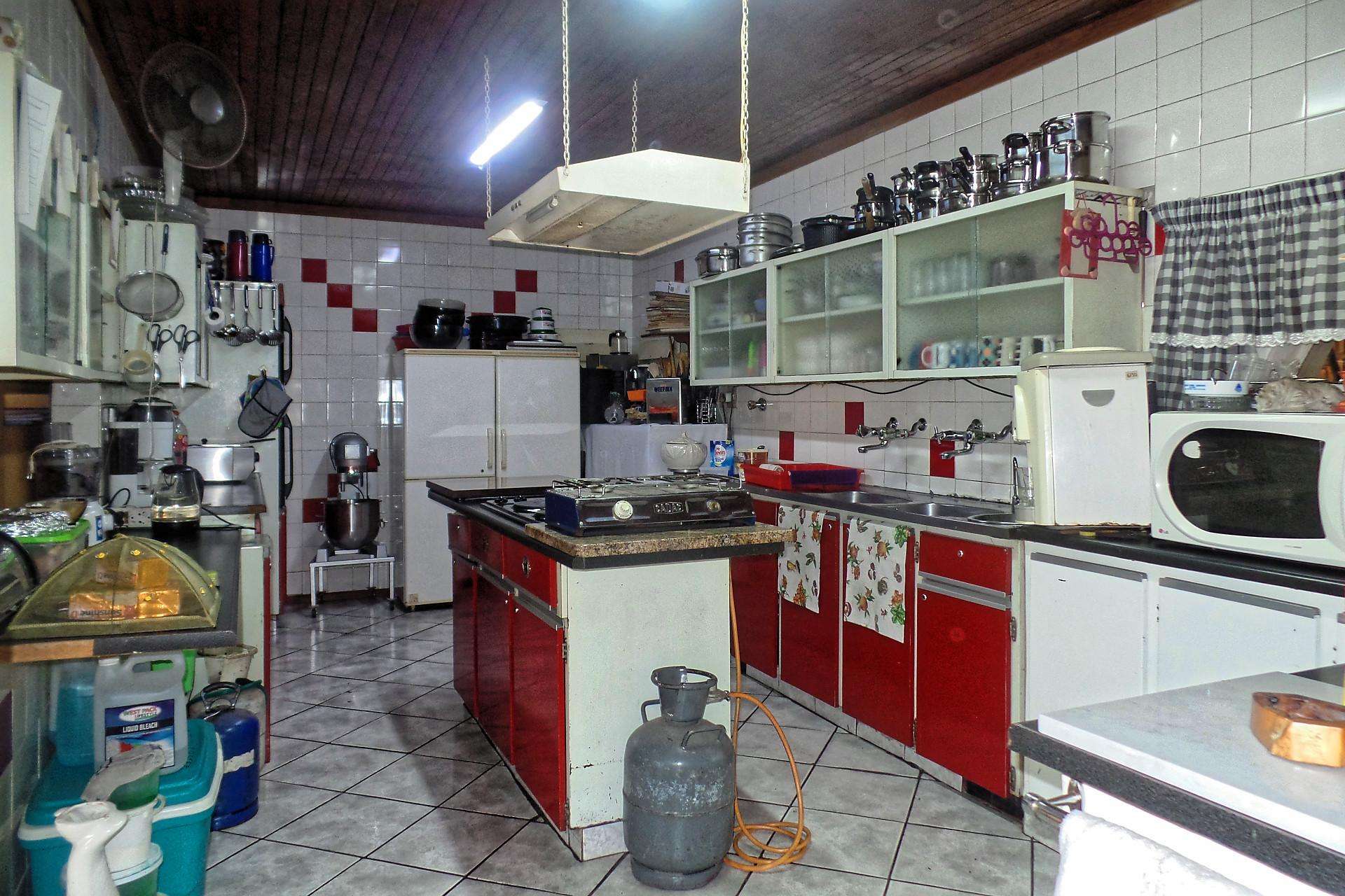 9-Bed Guest House for Sale in Silverton
