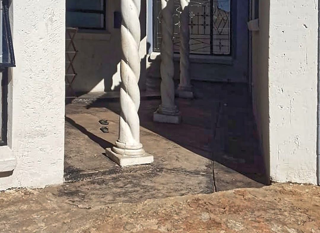 1079