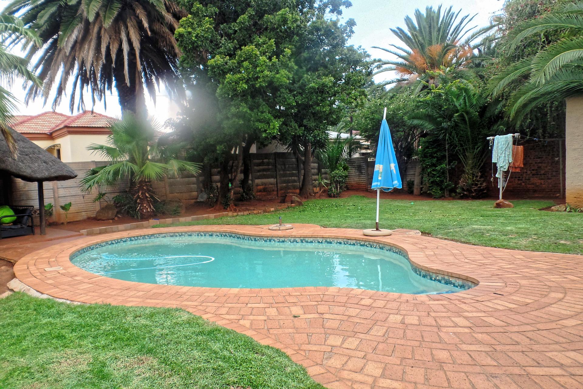 3-Bed Home with Flat for Sale in Silverton