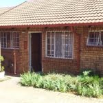 3 Sunny Bed Townhouse to rent in Weavind Park