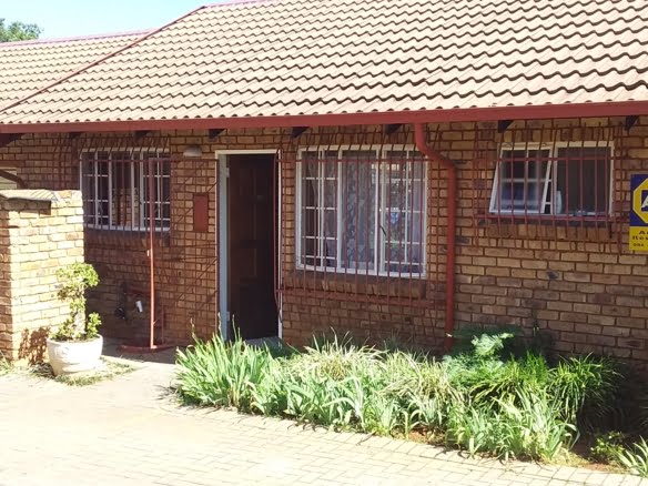 3 Sunny Bed Townhouse to rent in Weavind Park