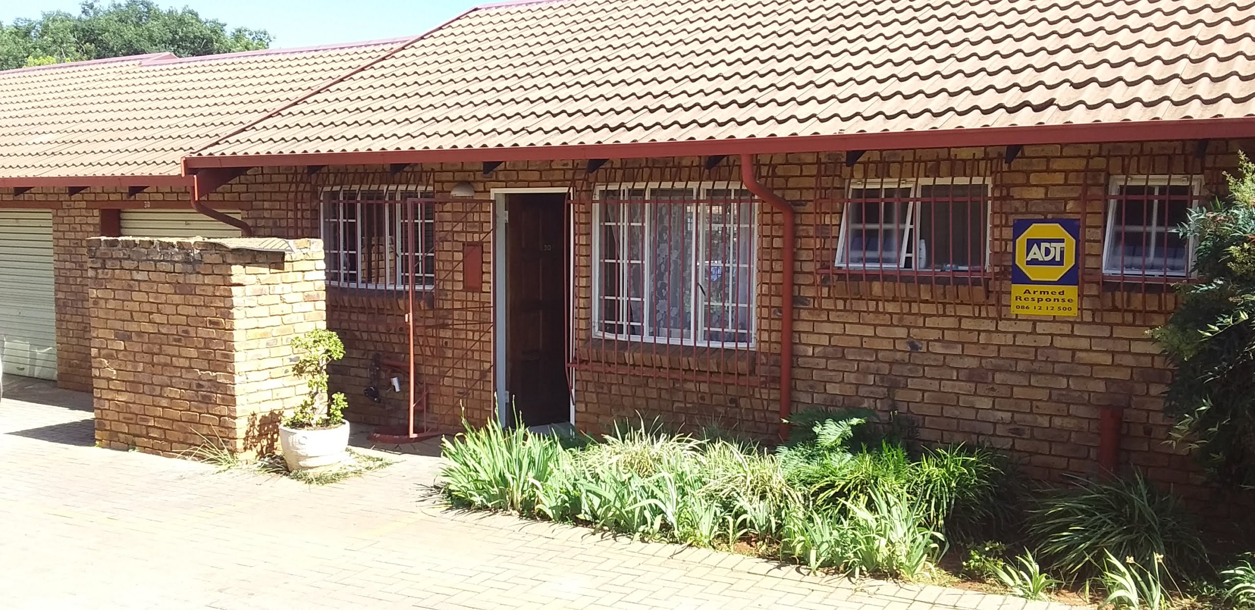 3 Sunny Bed Townhouse to rent in Weavind Park
