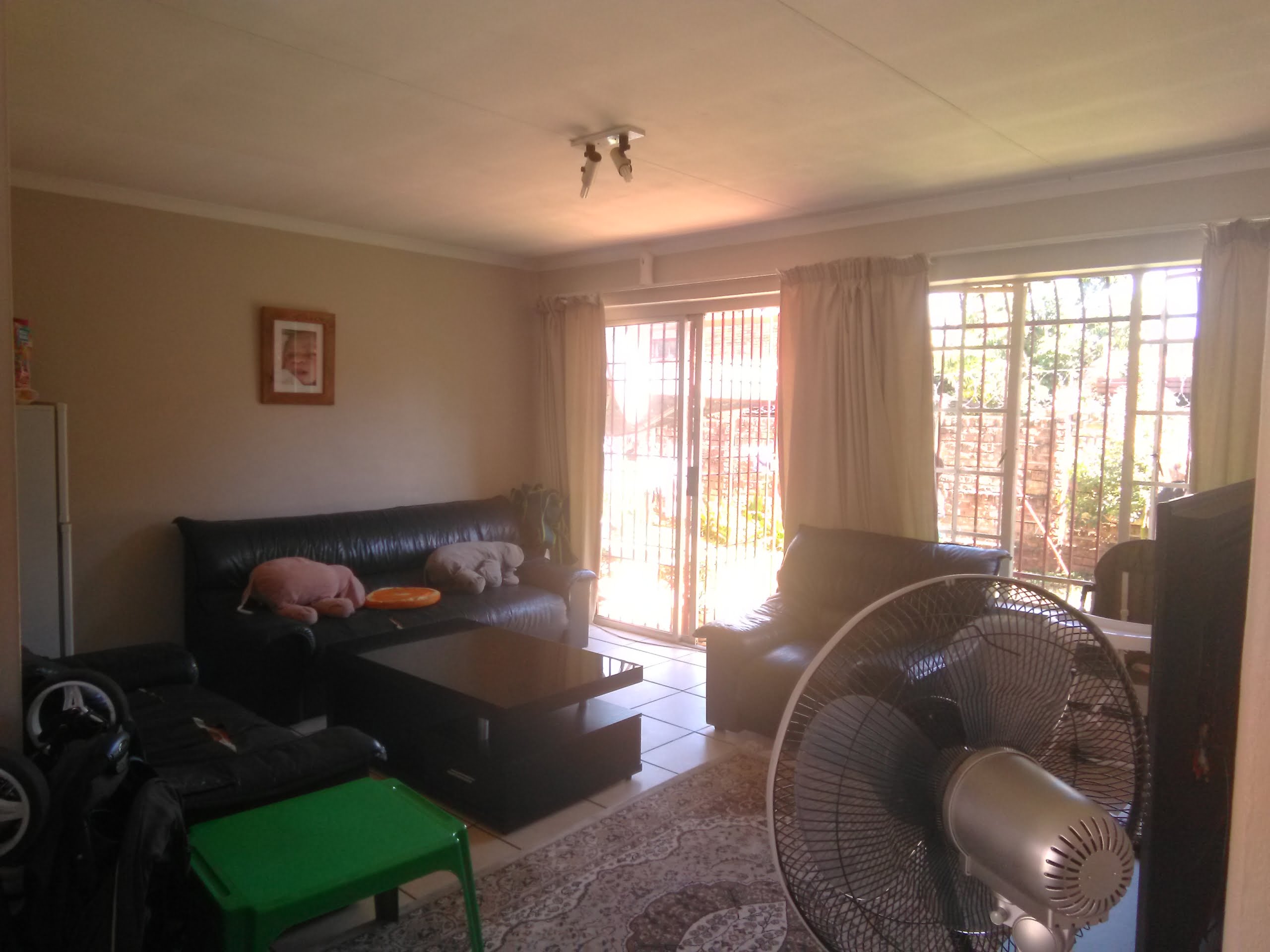 3 Sunny Bed Townhouse to rent in Weavind Park