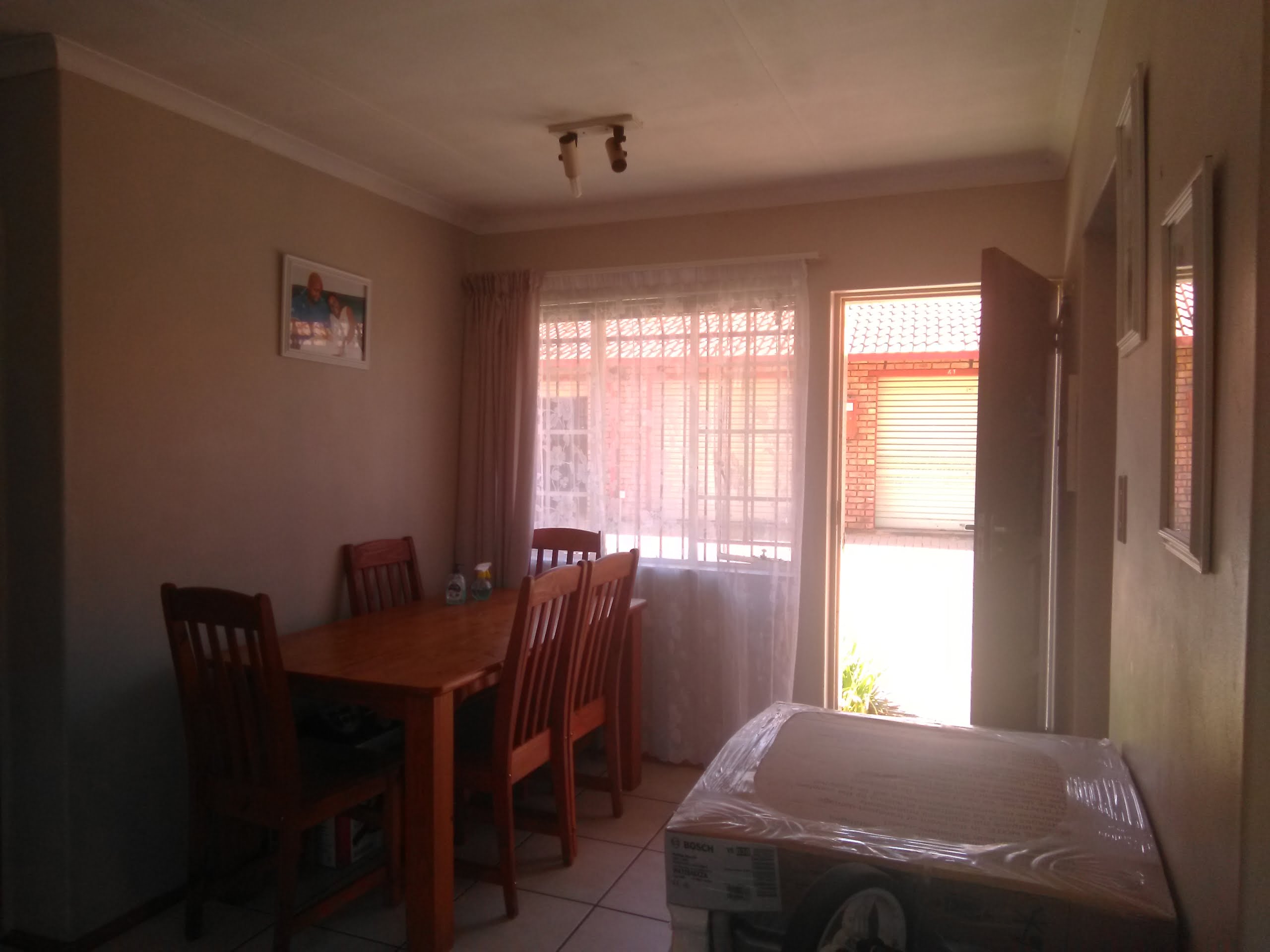 3 Sunny Bed Townhouse to rent in Weavind Park