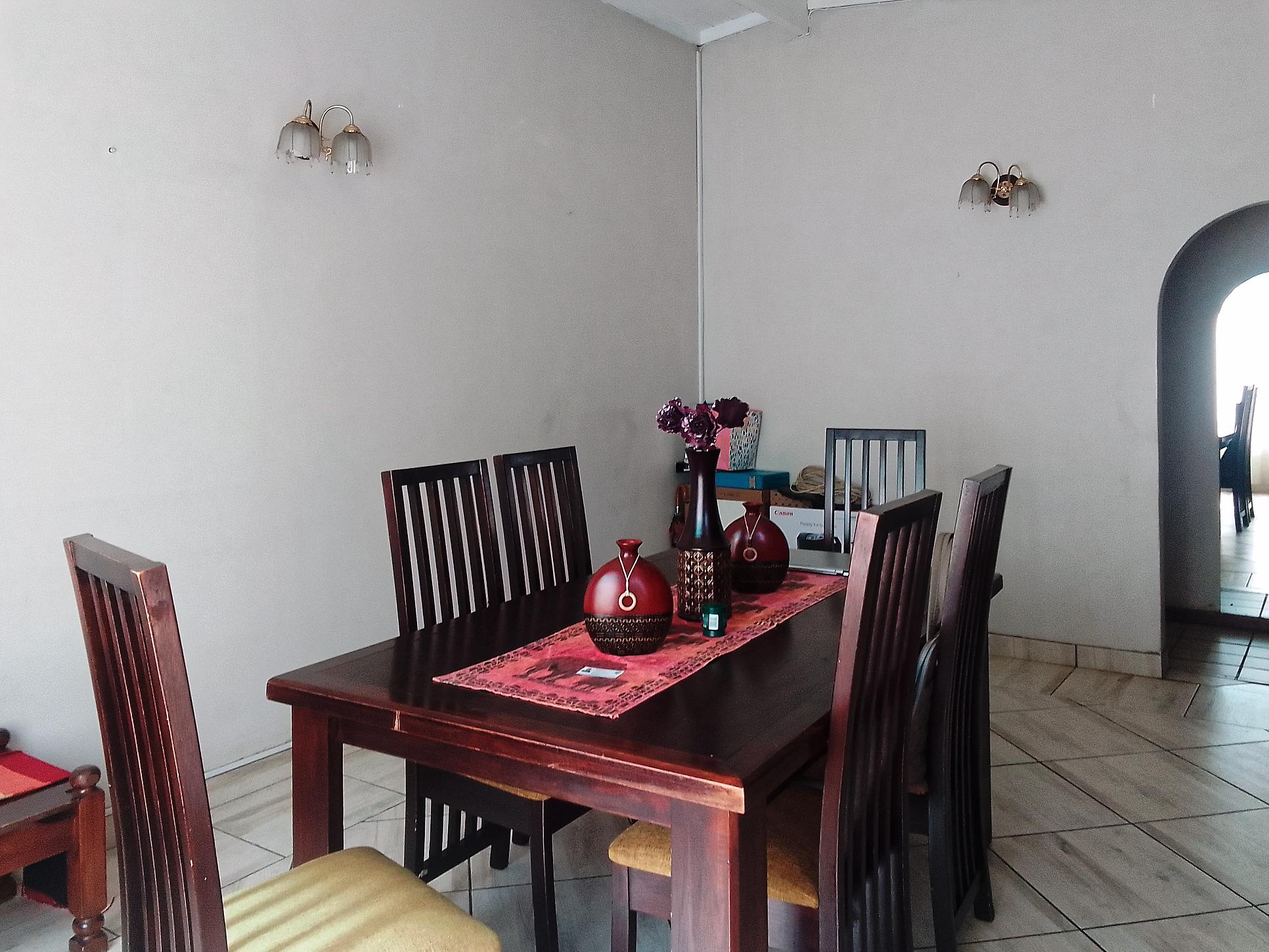 Golden Oldies 4 Bed House for Sale in Silverton