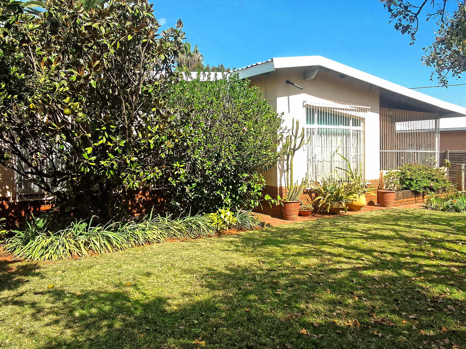 Golden Oldies 4 Bed House for Sale in Silverton