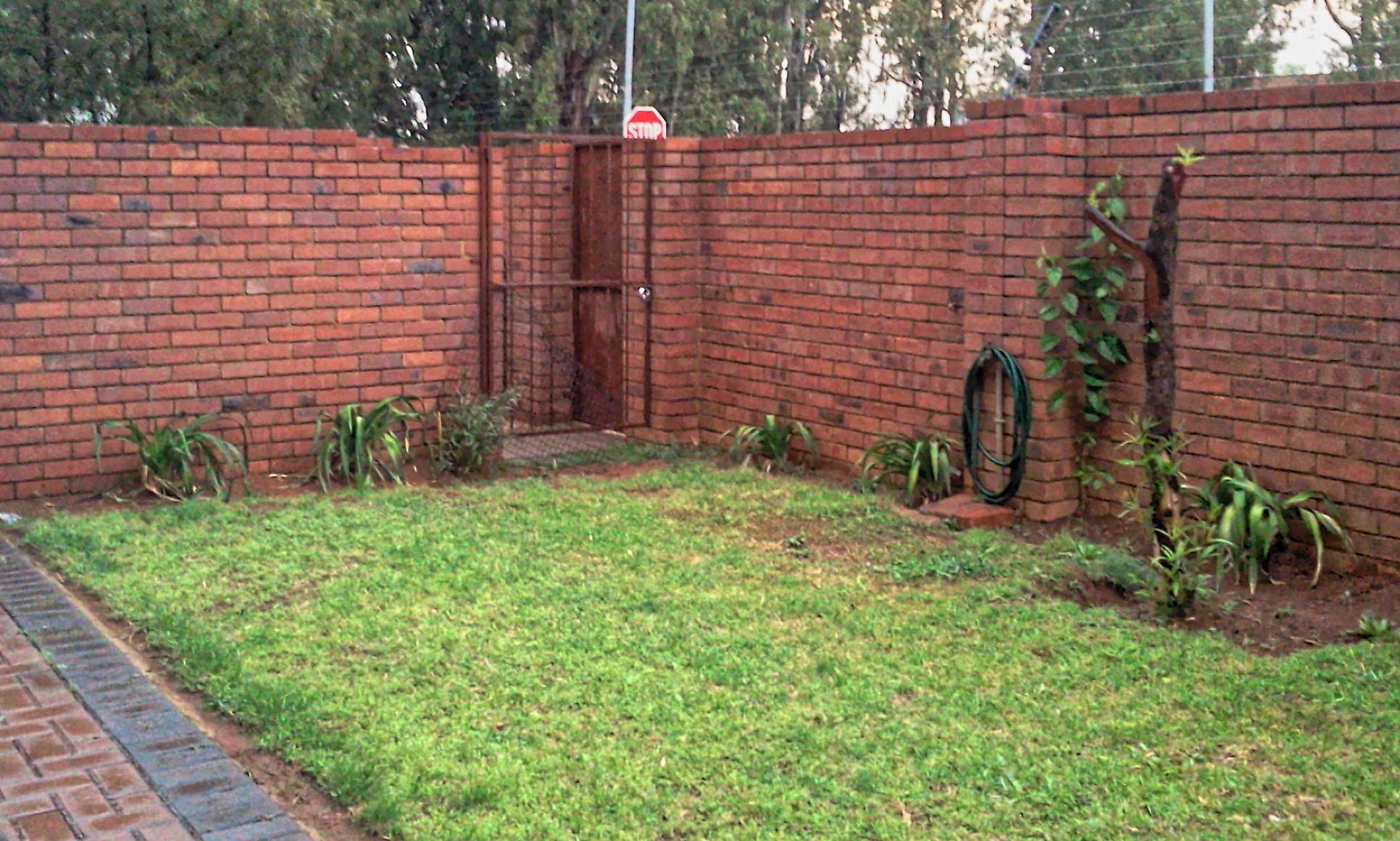 2012-10-11 17.15.00_RP Neat 2 Bed Townhouse for Sale in Silverton