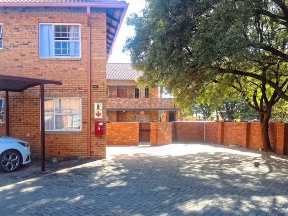 2 Bedroom Townhouse for Sale in Silverton