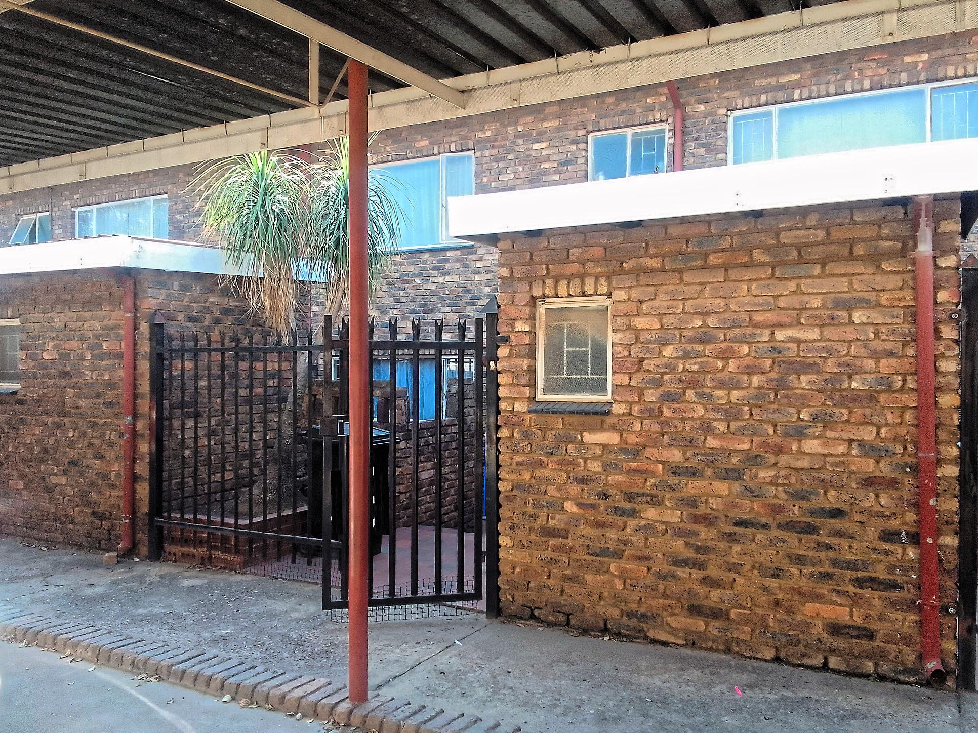 Neat 3-Bed Townhouse for Sale in Silverton