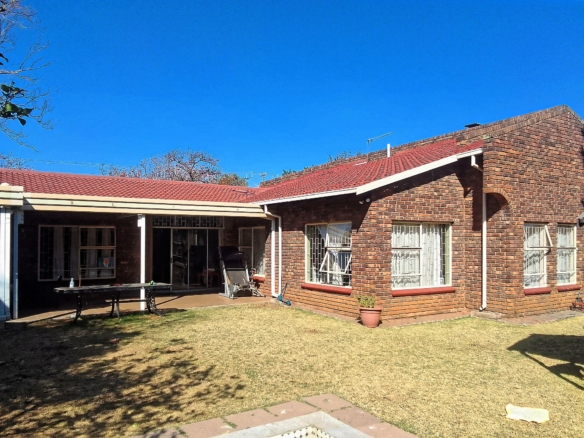 Neat 3-Bed Townhouse to Rent