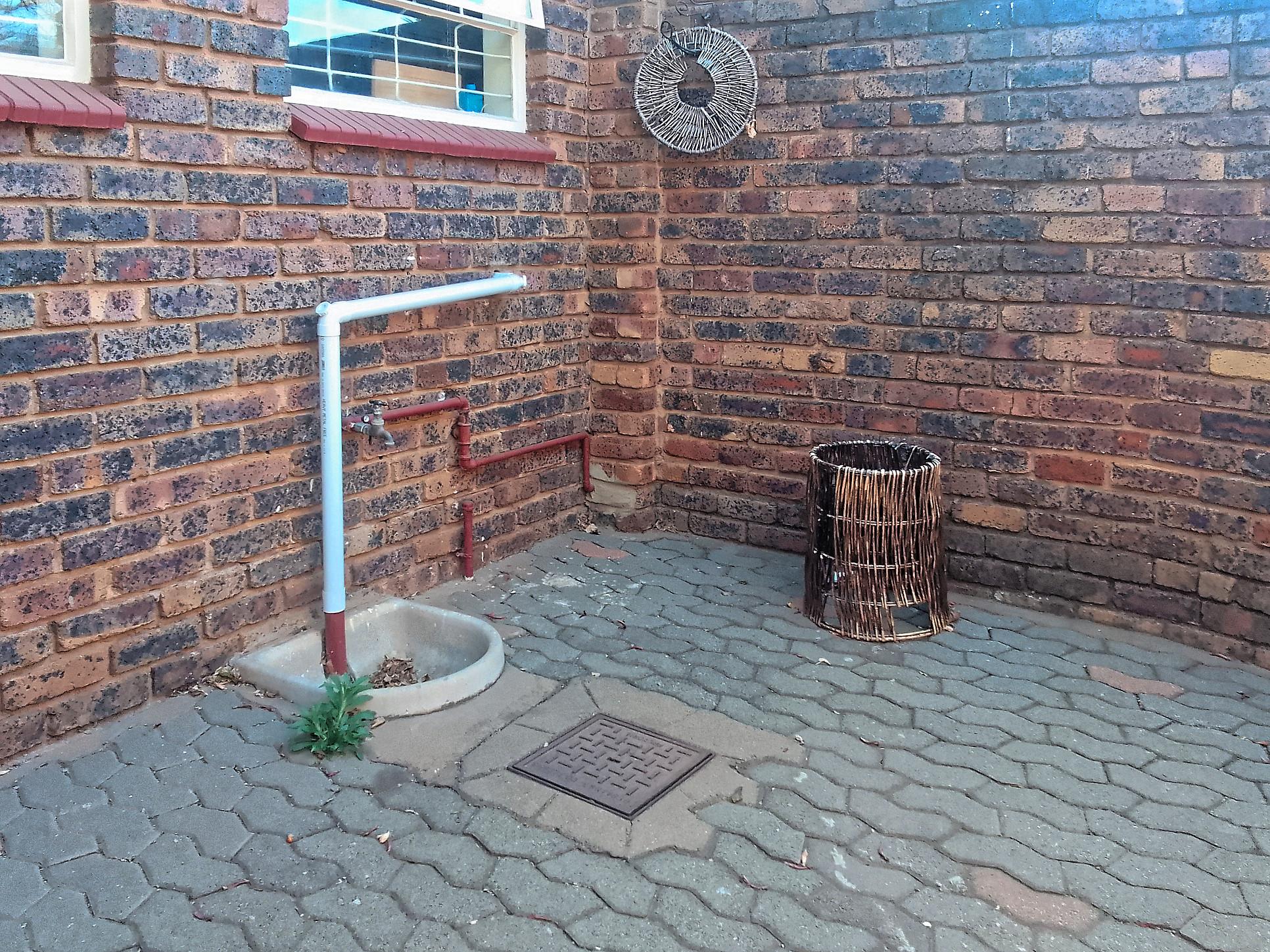 Neat 3-bed townhouse to rent in Lynnwood Ridge