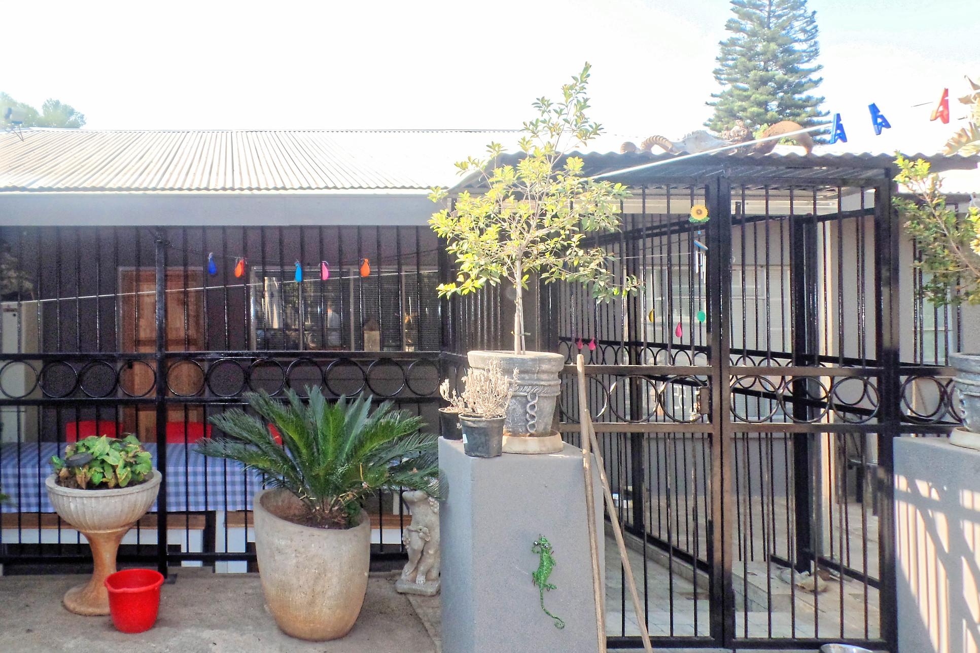 Luxurious 6-Bed house for sale in Silverton