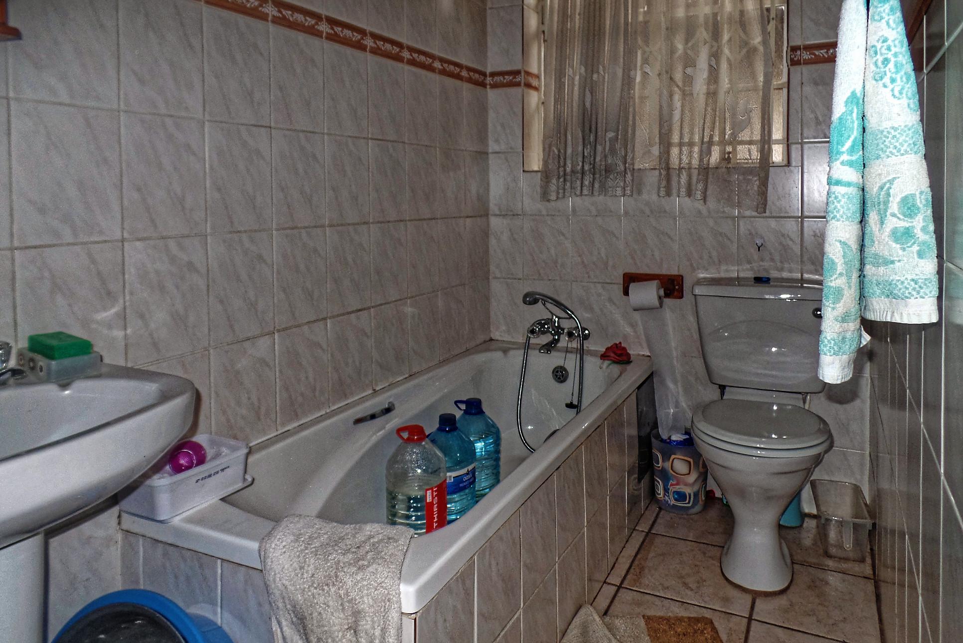 Fully tiled 2nd bathroom