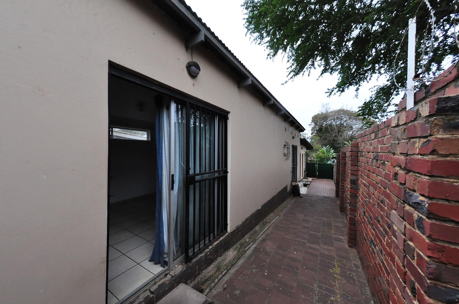 Bachelor Garden Flat to Rent