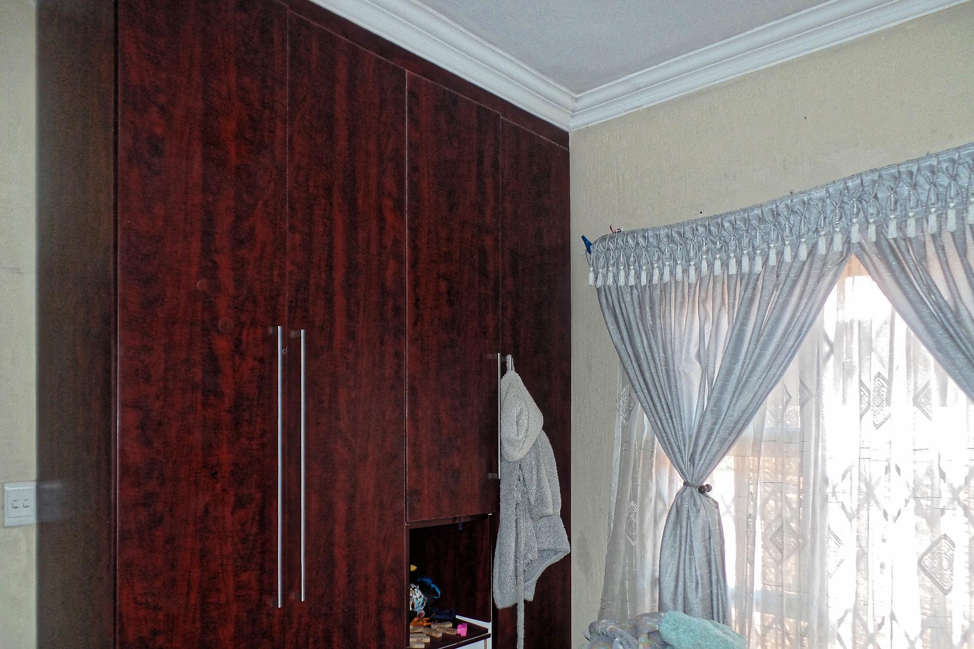 Lovely 2-bedroom house for sale in Nellmapius