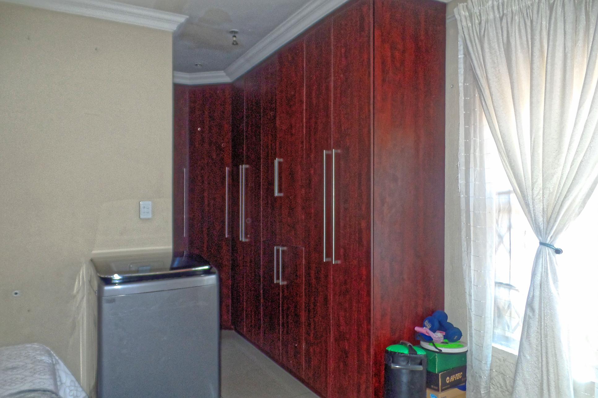 Lovely 2-bedroom house for sale in Nellmapius