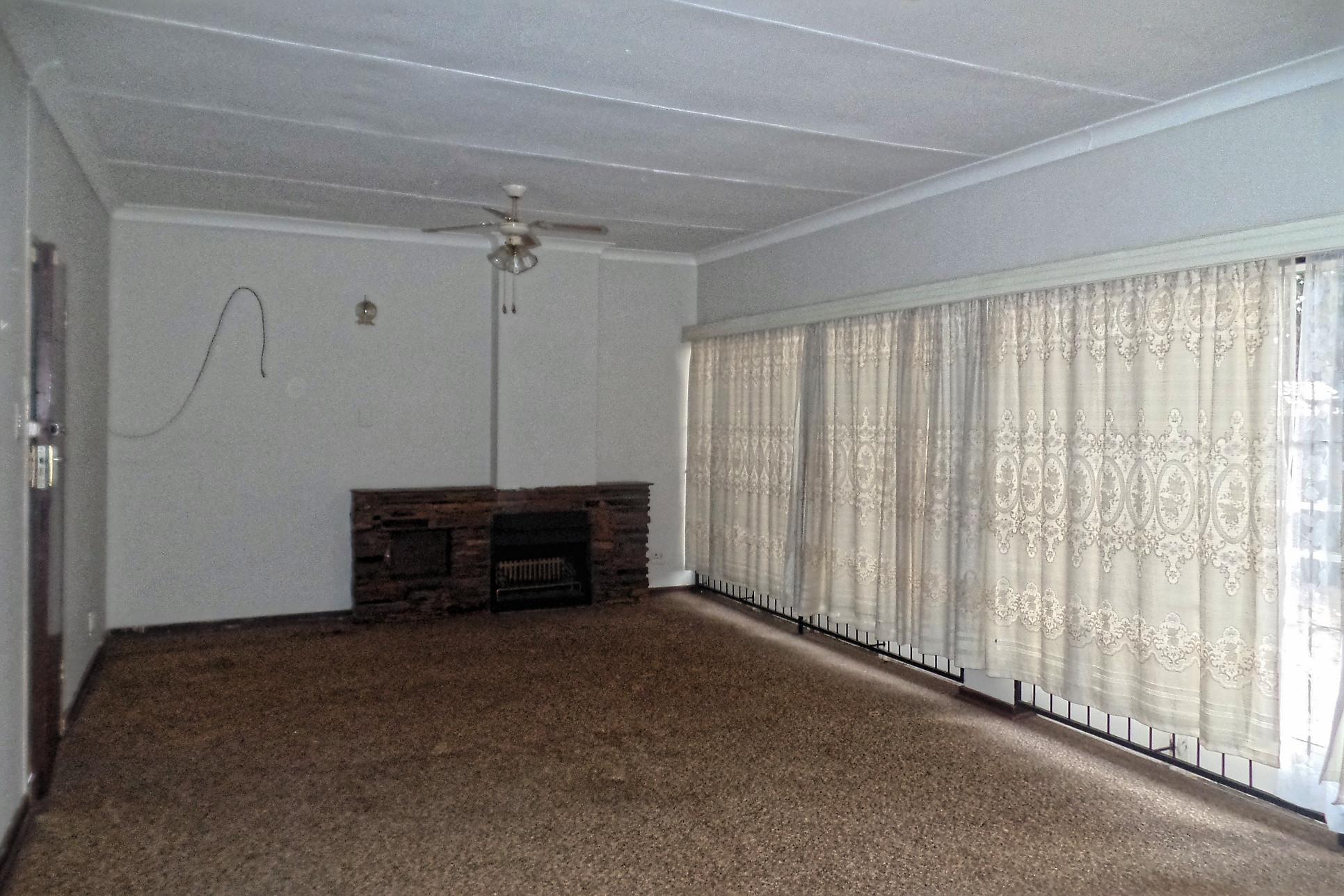 SAM_0371_RP Living area with roof fan and fire place