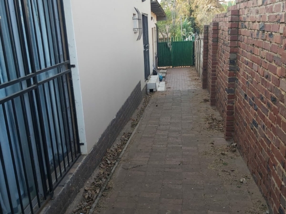 Cosy Bachelor To Rent in Silverton