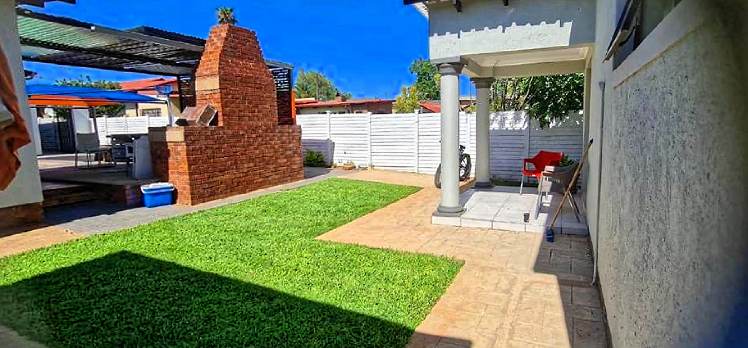 Versatile 4-bed Home with Flatlet