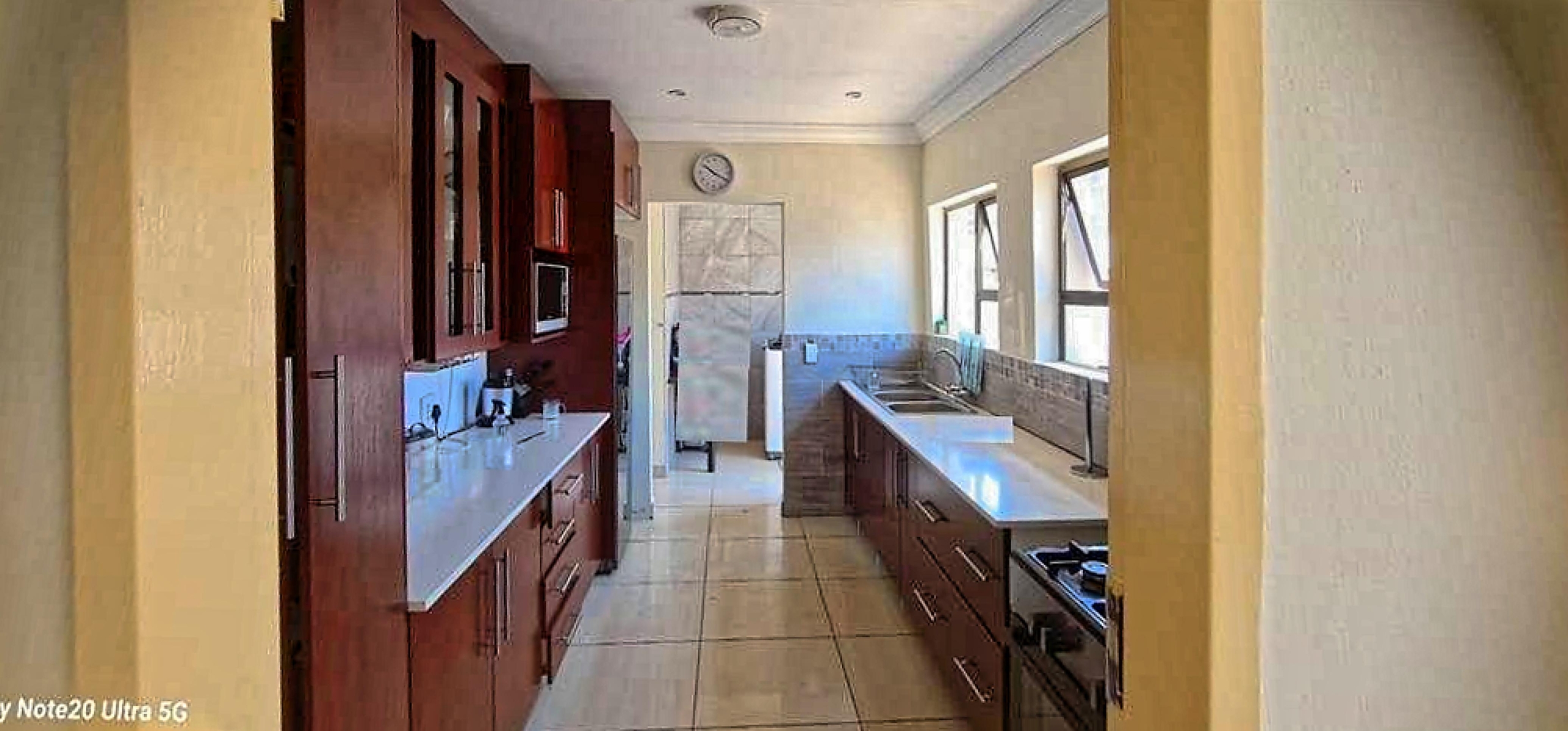 Versatile 4-bed Home with Flatlet