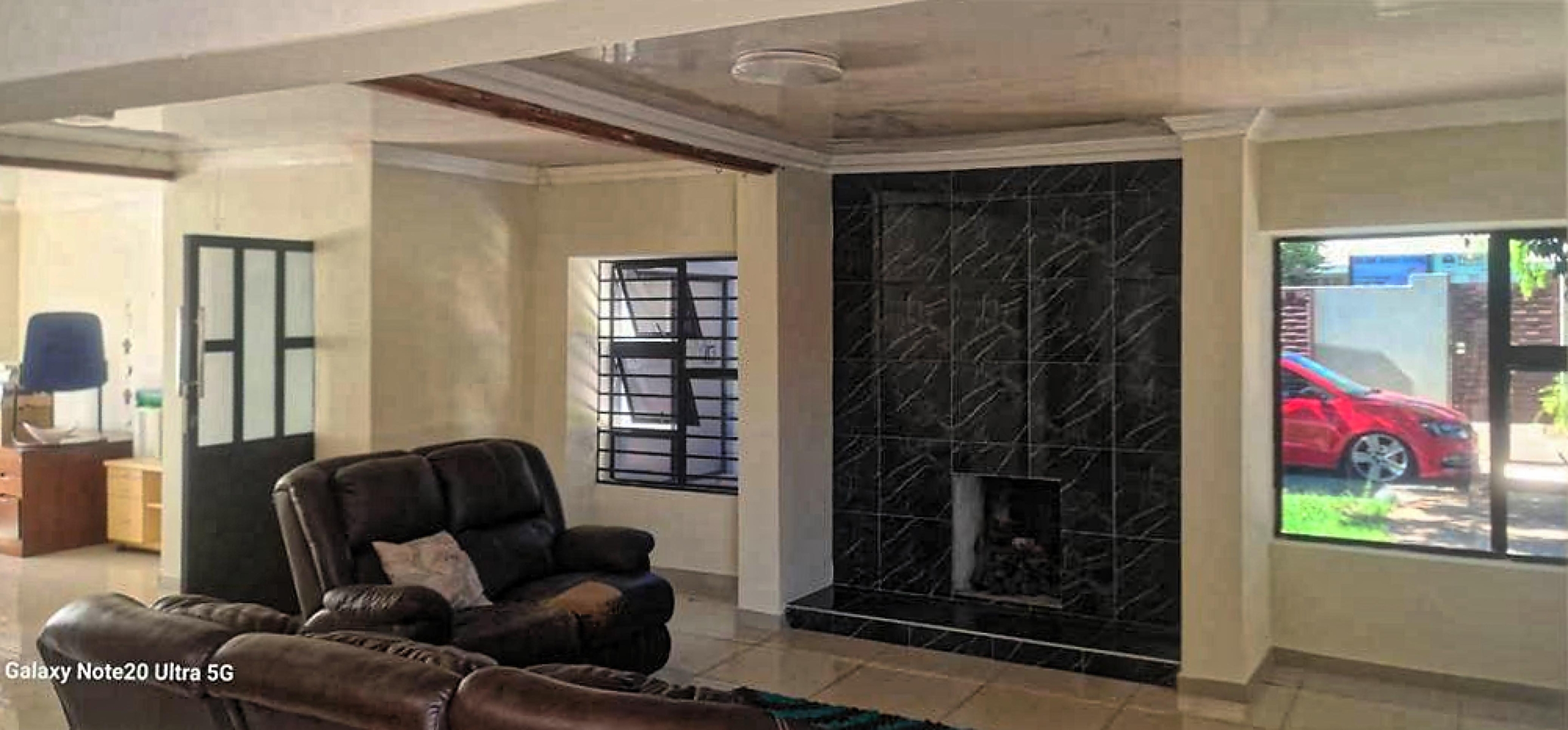Versatile 4-bed Home with Flatlet