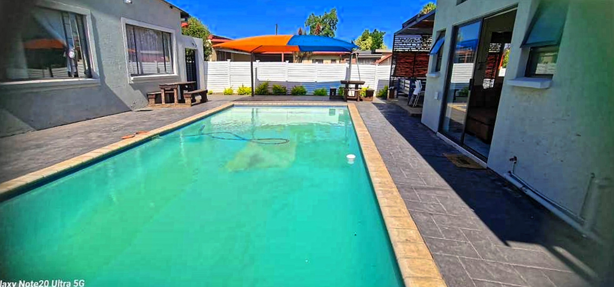 Versatile 4-bed Home with Flatlet