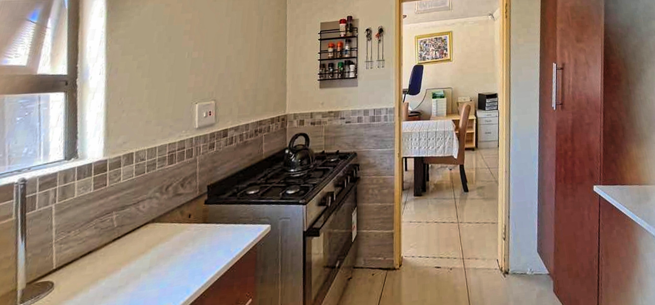 Versatile 4-bed Home with Flatlet