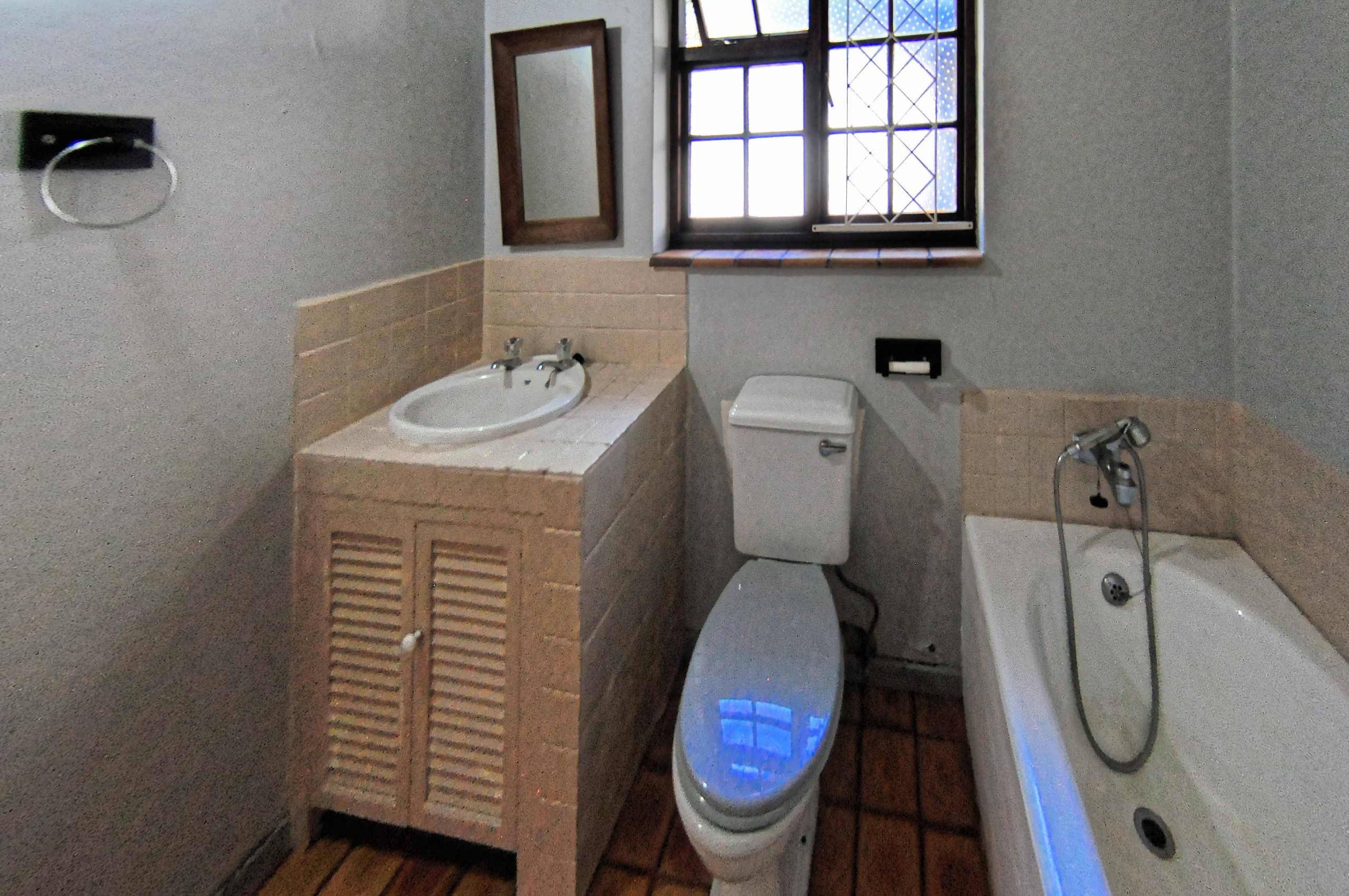 5-Bedroom Thatched Family Home for Rent