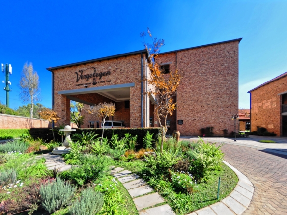 Pet-Friendly 2-Bed Retire Home