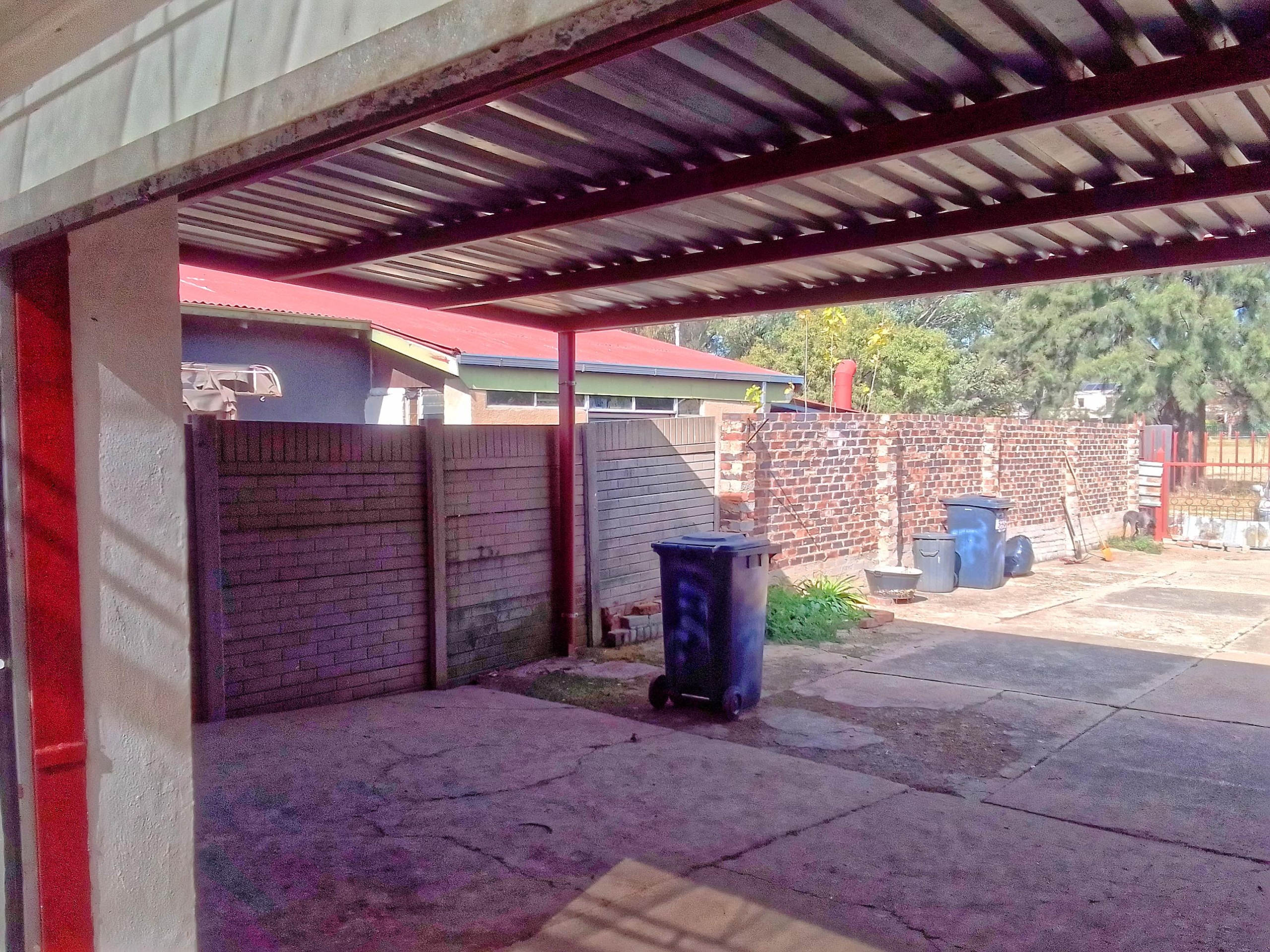 3 bed Home with Flatlet