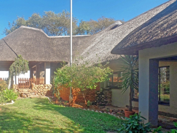 Amazing Grand 8-Bed Farmhouse with Flatlet