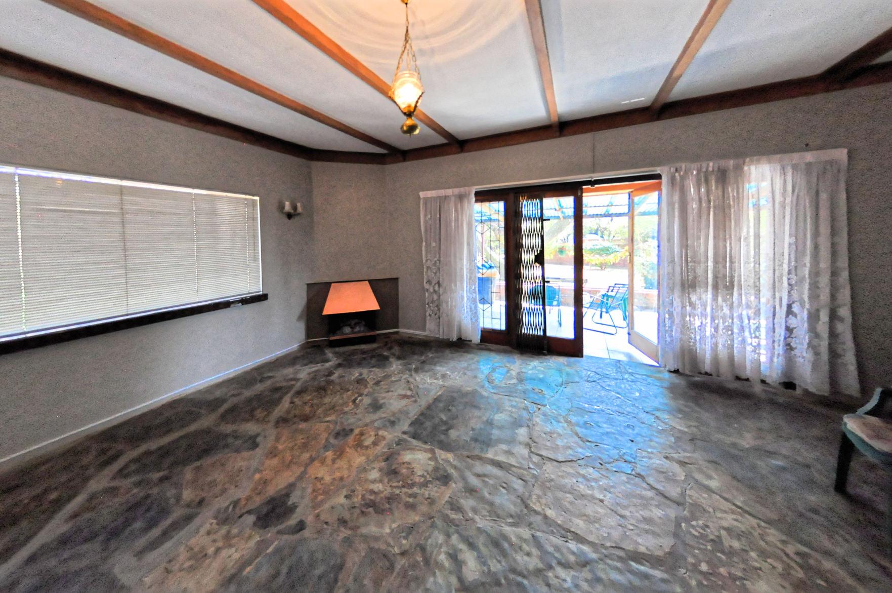 Charming 4-Bed Corner House with Flatlet in Meyerspark