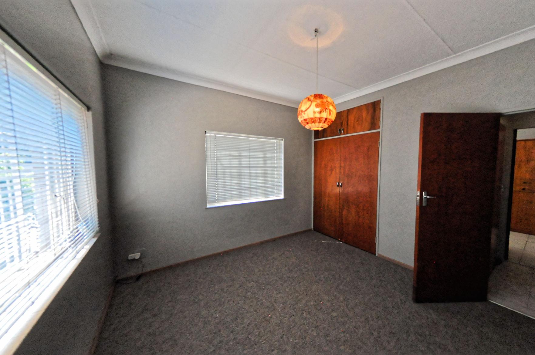 Charming 4-Bed Corner House with Flatlet in Meyerspark