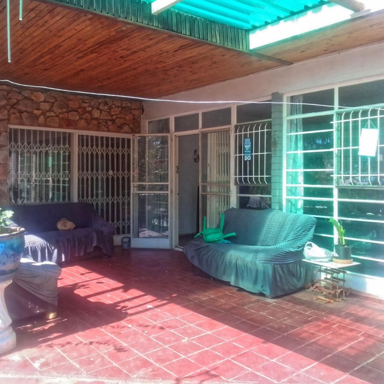 Golden Old Family Home to Rent