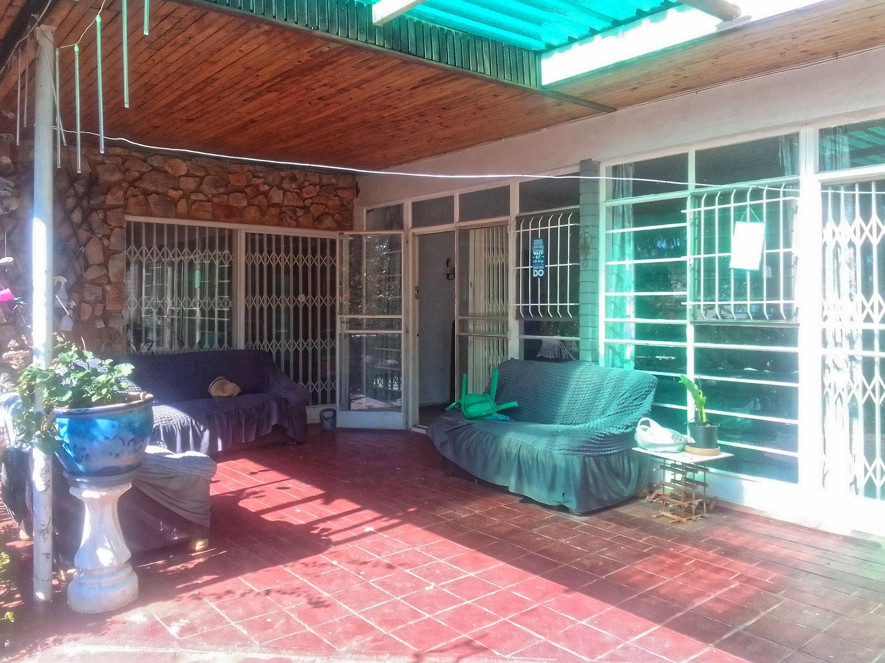 Golden Old Family Home to Rent