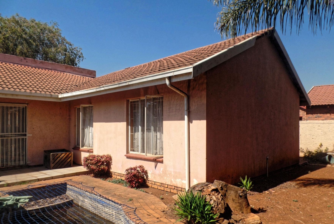 Lovely 3-Bed House for Sale