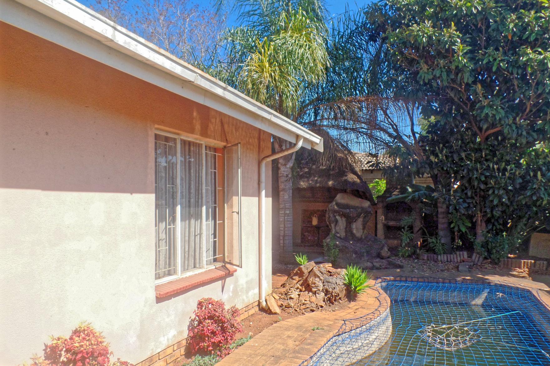 SAM_1032_DxO Lovely 3-Bed House for Sale in Lindo Park
