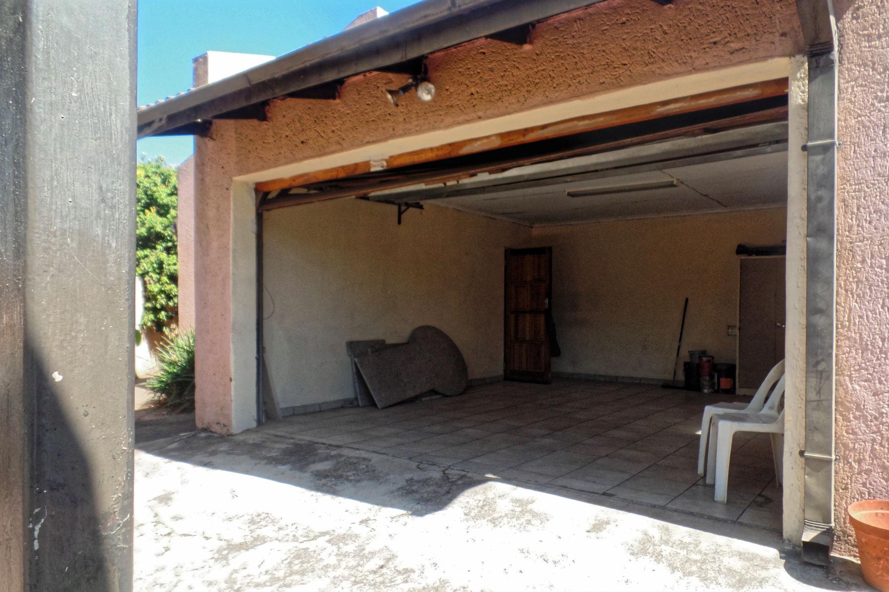 SAM_1035_DxO Lovely 3-Bed House for Sale in Lindo Park